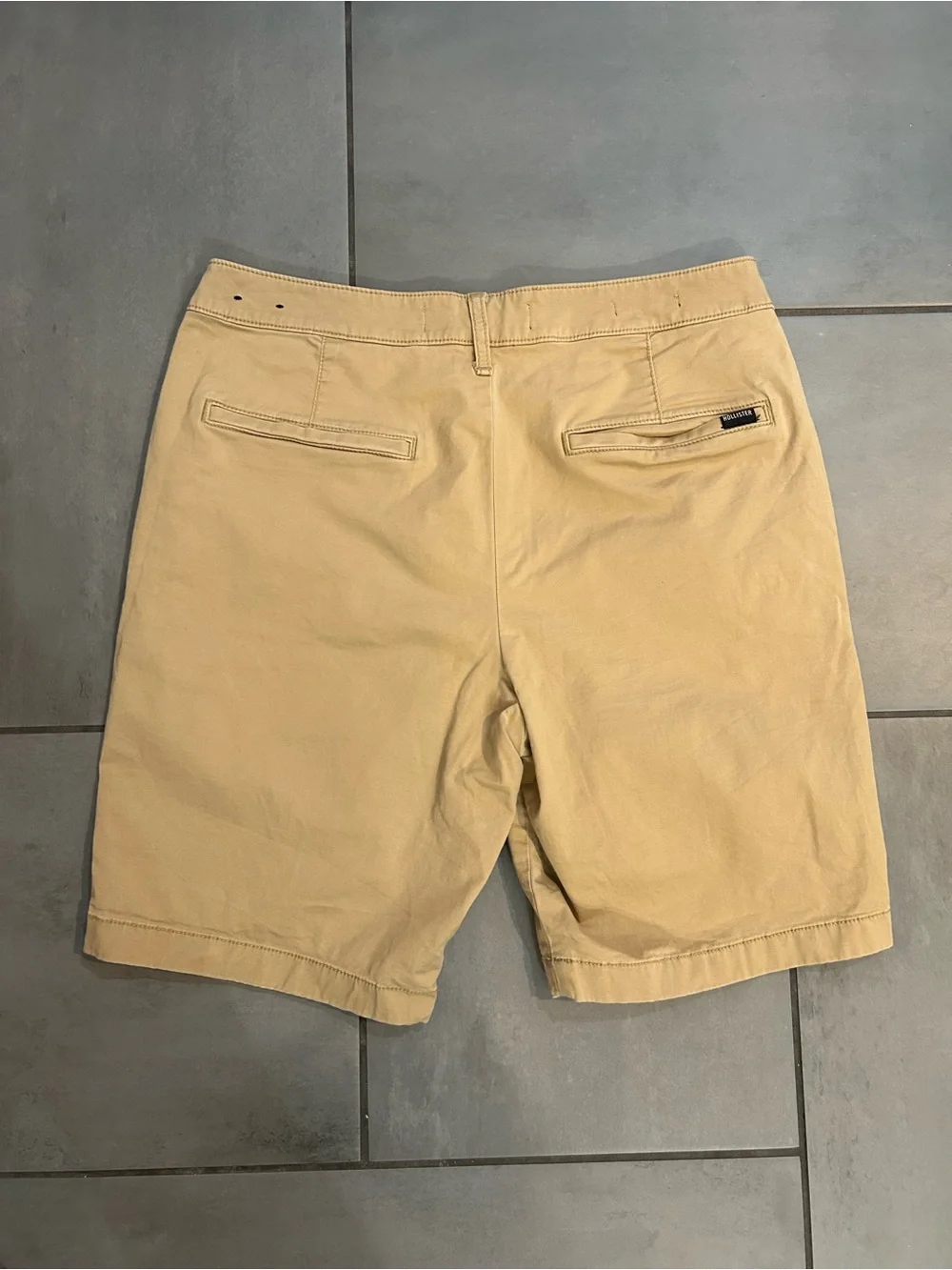 Hollister Flat Front Short 9” Epic Flex in Khaki